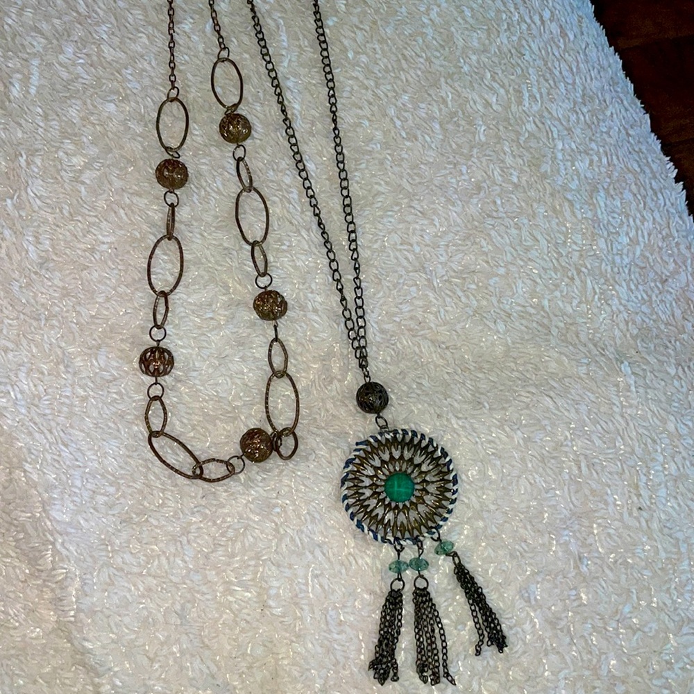 2 Vintage style necklaces